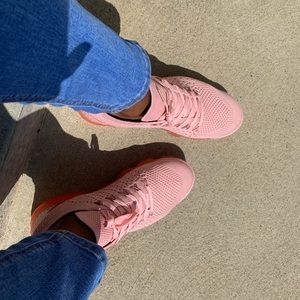 Women’s Pink Tennis Shoes